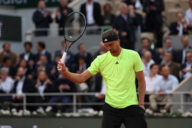 ROLAND GARROS 2025 Thierry Larret MAXPPP - PARIS (75) 04 06 2025 Thierry Larret Maxppp. Tennis. Roland Garros 2025. Internationaux de France de tennis. Stade Roland Garros, Paris (75).Le 4 juin 2025. Court Philippe Chatrier : Alexander ZVEREV (GER) vs Novak DJOKOVIC (SRB) PARIS (75) STADE ROLAND GARROS PARIS ILE DE FRANCE FRANCE  Copyright: xMAXPPPxThierryxLarretx TLR202506047013 TLR202506047013