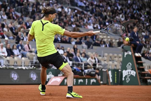 2025 Roland-Garros - Day 11 PARIS, FRANCE - JUNE 4: Alexander Zverev of Germany in action against Novak Djokovic (not seen) of Serbia during the Men s Singles Quarter Final match on Day Eleven of the 2025 French Open at Court Philippe-Chatrier in Paris, France on June 4, 2025. Burak Akbulut Anadolu Paris France. Editorial use only. Please get in touch for any other usage.  Copyright: x2025xAnadoluxBurakxAkbulutx