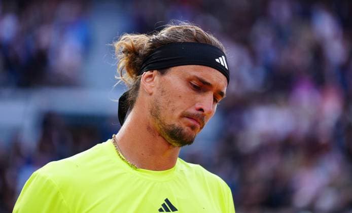 Alexander Zverev French Open Tennis, Day Eleven, Tennis, Roland Garros, Paris, France - 04 Jun 2025 EDITORIAL USE ONLY No use with unauthorised audio, video, data, fixture lists, club league logos or live services. Online in-match use limited to 120 images, no video emulation. No use in betting, games or single club league player publications. Copyright: xJavierxGarcia Shutterstockx 15337990ee
