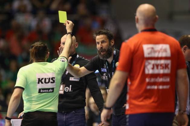 04.06.2025, xtgx, Handball, Daikin HBL, SC Magdeburg - SG Flensburg Handewitt v.l. Bennet Wiegert (Magdeburg, Trainer) Gelbe Karte, yellow card Magdeburg