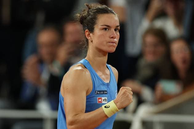 June 4, 2025, Paris, Celestynow, France: LOIS BOISSON of France celebrates during the match against M. Andreeva in the quarter final of the French Open 2025 at Roland Garros in Paris. Boisson won 7:6 (8-6), 6:3. Paris France - ZUMAc278 20250604_zsp_c278_037 Copyright: xMarcinxCholewinskix
