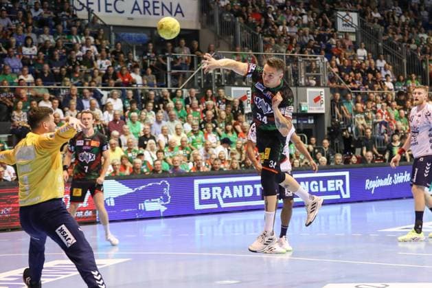 04.06.2025, xtgx, Handball, Daikin HBL, SC Magdeburg - SG Flensburg Handewitt v.l. Michael Damgaard (Magdeburg, 34) wirft Tor, Torschuetze, erzielt Tor, Treffer, scores the goal Magdeburg
