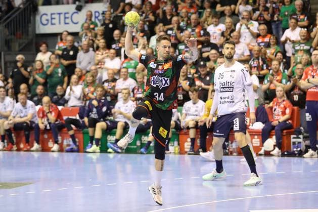 04.06.2025, xtgx, Handball, Daikin HBL, SC Magdeburg - SG Flensburg Handewitt v.l. Michael Damgaard (Magdeburg, 34) wirft Tor, Torschuetze, erzielt Tor, Treffer, scores the goal Magdeburg