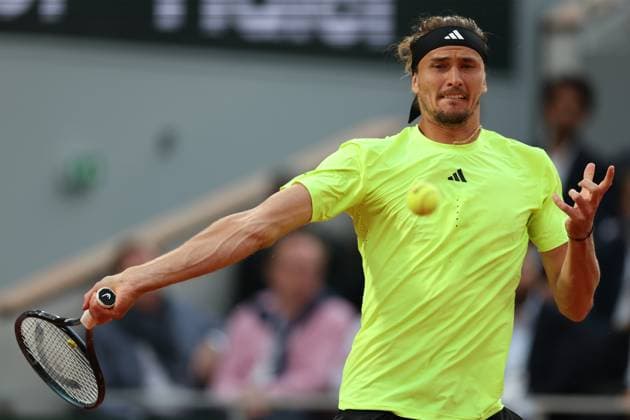 June 4, 2025, Paris, Celestynow, France: ALEXANDER ZVEREV of Germany during the match against Novak Djokovic of Serbia in the quarter final of the French Open 2025 at Roland Garros in Paris. Paris France - ZUMAc278 20250604_zsp_c278_068 Copyright: xMarcinxCholewinskix