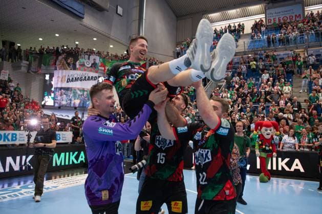 04.06.2025, xtgx, Handball, Daikin HBL, SC Magdeburg - SG Flensburg Handewitt v.l. Magdeburg verabschiedet Michael Damgaard (Magdeburg, 34) Magdeburg