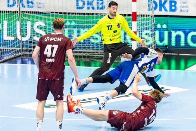 04.06.2025, GER, Handball, Maenner, Saison 24 25, 1.Daikin Handball Bundesliga, 33.Spieltag, ThSV Eisenach - 1.VfL Potsdam Max Guenther (1.VfL Potsdam) Filip Vistorop (ThSV Eisenach,4) 99817 Eisenach Werner-Assmann-Halle Am Sportp Thueringen Deutschland