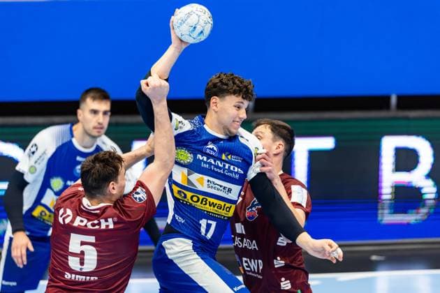 04.06.2025, GER, Handball, Maenner, Saison 24 25, 1.Daikin Handball Bundesliga, 33.Spieltag, ThSV Eisenach - 1.VfL Potsdam Josip Simic (1.VfL Potsdam) Jannek Klein (1.VfL Potsdam) Marko Grgic (ThSV Eisenach,17) 99817 Eisenach Werner-Assmann-Halle Am Sportp Thueringen Deutschland