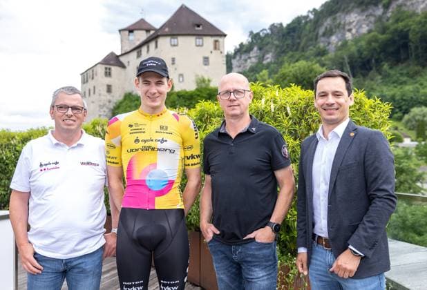 04.06.2025, Feldkirch, AUT, Tour of Austria 2025, Präsentation der Tour of Austria, im Bild v.l. Jürgen Schatzmann (OK Leiter), Dominik Amann (Team Vorarlberg), Kevin Netzer (facts Marketing) left to right: Jürgen Schatzmann (Head of the organization team) Dominik Amann (Team Vorarlberg) Kevin Netzer (facts Marketing) during the Presentation of the Tour of Austria 2025 in Feldkirch, Austria on 2025 06 04. Expa Feldkirch