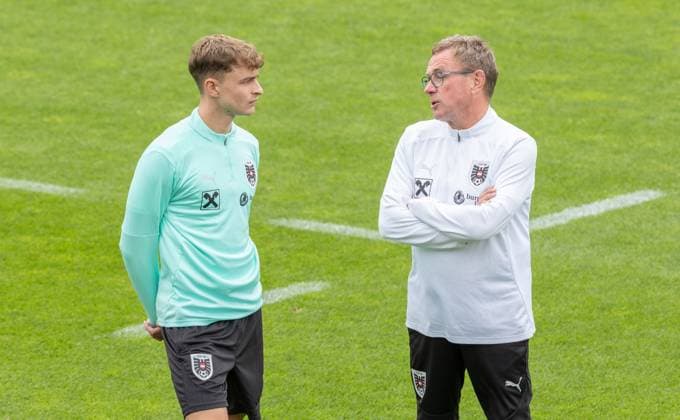 SOCCER - FIFA WC quali, AUT vs ROU SEEFELD,AUSTRIA,05.JUN.25 - SOCCER - FIFA World Cup, WM, Weltmeisterschaft, Fussball 2026, European Qualifiers, group stage, OEFB international match, Länderspiel, Nationalmannschaft Austria vs Romania, preview, training AUT. Image shows Nikolas Veratschnig and head coach Ralf Rangnick (AUT).  GEPAxpictures xMichaelxKristen