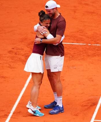 Sara Errani and Andrea Vavassori celebrate winning the mixed doubles title French Open Tennis, Day Twelve, Tennis, Roland Garros, Paris, France - 05 Jun 2025 EDITORIAL USE ONLY No use with unauthorised audio, video, data, fixture lists, club league logos or live services. Online in-match use limited to 120 images, no video emulation. No use in betting, games or single club league player publications. Copyright: xJavierxGarcia Shutterstockx 15337995d