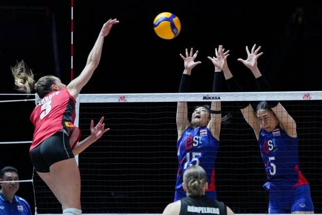 (250605) -- BEIJING, June 5, 2025 -- Natthanicha Jaisaen (2nd R) and Thatdao Nuekjang (1st R) of Thailand block the ball during the Pool 3 match between Belgium and Thailand at the Women s Volleyball Nations League (VNL) 2025 at the National Indoor Stadium in Beijing, China, June 5, 2025. ) (SP)CHINA-BEIJING-VOLLEYBALL-VNL-BELGIUM VS THAILAND (CN) JuxHuanzong 