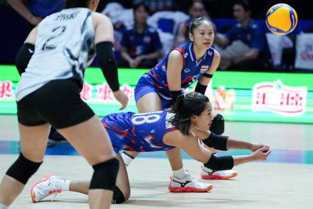 (250605) -- BEIJING, June 5, 2025 -- Ajcharaporn Kongyot (C) of Thailand saves the ball during the Pool 3 match between Belgium and Thailand at the Women s Volleyball Nations League (VNL) 2025 at the National Indoor Stadium in Beijing, China, June 5, 2025. ) (SP)CHINA-BEIJING-VOLLEYBALL-VNL-BELGIUM VS THAILAND (CN) JuxHuanzong 
