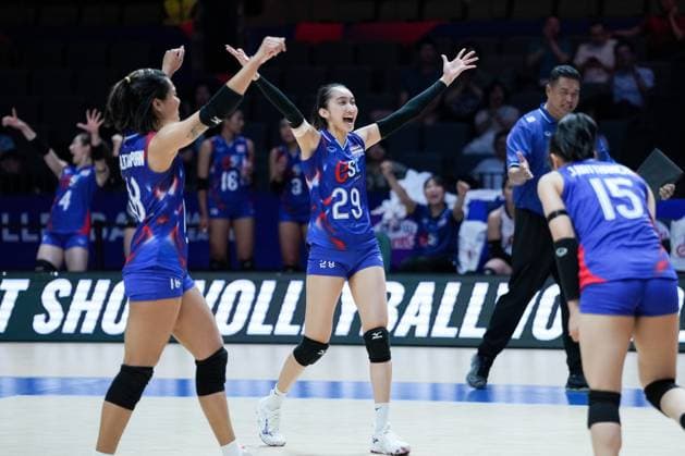(250605) -- BEIJING, June 5, 2025 -- Players of Thailand celebrate scoring during the Pool 3 match between Belgium and Thailand at the Women s Volleyball Nations League (VNL) 2025 at the National Indoor Stadium in Beijing, China, June 5, 2025. ) (SP)CHINA-BEIJING-VOLLEYBALL-VNL-BELGIUM VS THAILAND (CN) JuxHuanzong 