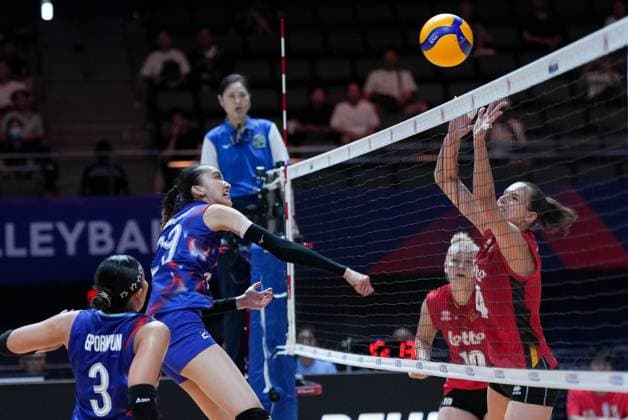 Sport Bilder des Tages (250605) -- BEIJING, June 5, 2025 -- Wimonrat Thanapan (2nd L) of Thailand spikes the ball during the Pool 3 match between Belgium and Thailand at the Women s Volleyball Nations League (VNL) 2025 at the National Indoor Stadium in Beijing, China, June 5, 2025. ) (SP)CHINA-BEIJING-VOLLEYBALL-VNL-BELGIUM VS THAILAND (CN) JuxHuanzong 