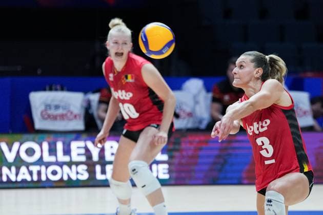 (250605) -- BEIJING, June 5, 2025 -- Britt Herbots (R) of Belgium digs the ball during the Pool 3 match between Belgium and Thailand at the Women s Volleyball Nations League (VNL) 2025 at the National Indoor Stadium in Beijing, China, June 5, 2025. ) (SP)CHINA-BEIJING-VOLLEYBALL-VNL-BELGIUM VS THAILAND (CN) JuxHuanzong 