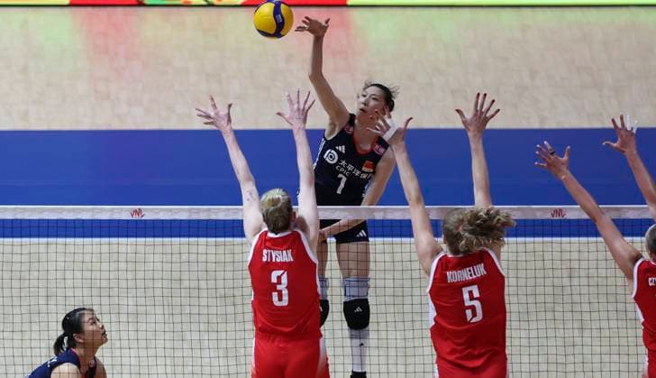 (250605) -- BEIJING, June 5, 2025 -- Wu Mengjie (top) of China spikes the ball during the Pool 3 match between China and Poland at the Women s Volleyball Nations League (VNL) 2025 Beijing, at the National Indoor Stadium in Beijing, China, June 5, 2025. ) (SP)CHINA-BEIJING-VOLLEYBALL-VNL-CHINA VS POLAND (CN) HanxYan 