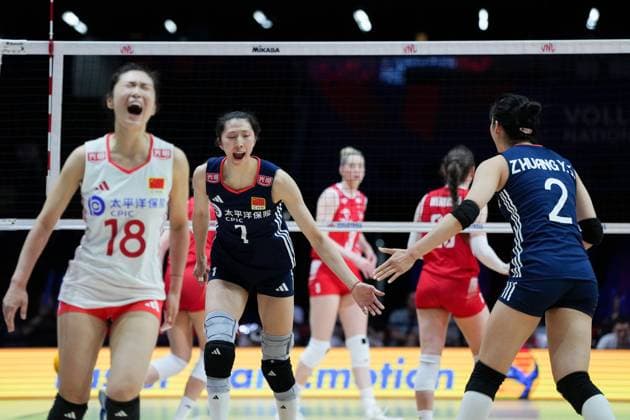 (250605) -- BEIJING, June 5, 2025 -- Players of China celebrate scoring during the Pool 3 match between China and Poland at the Women s Volleyball Nations League (VNL) 2025 Beijing, at the National Indoor Stadium in Beijing, China, June 5, 2025. ) (SP) CHINA-BEIJING-VOLLEYBALL-VNL-CHINA VS POLAND(CN) JuxHuanzong 