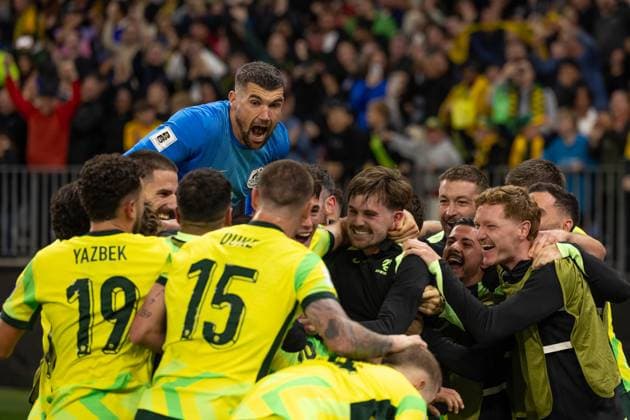 Perth, Australia, June 5th 2025: Patrick Yazbek (19 Australia), Adam Taggart (15 Australia) and Australia team celebrates after scoring a goal during the FIFA World Cup, WM, Weltmeisterschaft, Fussball 26â ¢ AFC Qualifiers game between Australia and Japan at Optus Stadium in Perth, Australia. (Ramiro Larguia SPP)  Copyright: xRamiroxLarguiax xSPPx spp-en-RaLaSp-Australia vs Japan 0038