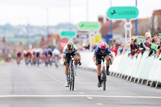 2025 Lloyds Tour of Britain Women Picture by Alex Whitehead SWpix.com -Picture by Alex Whitehead SWpix.com - 05 06 2025 - Cycling - UCI Women s World Tour - 2025 Lloyds Tour of Britain Women - Stage 1: Dalby Forest to Redcar - Kim Le Court Pienaar (AG Insurance - Soudal Team) and Kristen Faulkner (EF Education-Oatly) sprint to the finish Copyright: x xSWpix.comx(t axPhotographyxHubxLtd)xAlexxWhitehead SWpix.comx SWP-2944-0069