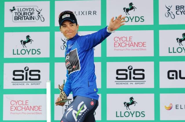 2025 Lloyds Tour of Britain Women Picture by Alex Whitehead SWpix.com - 05 06 2025 - Cycling - UCI Women s World Tour - 2025 Lloyds Tour of Britain Women - Stage 1: Dalby Forest to Redcar - Kim Le Court Pienaar (AG Insurance - Soudal Team) receives Queen of the mountain award Copyright: x xSWpix.comx(t axPhotographyxHubxLtd)xAlexxWhitehead SWpix.comx SWP-2944-0083