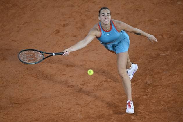 2025 Roland-Garros - Day 12 PARIS, FRANCE - JUNE 5: Aryna Sabalenka in action against Iga Swiatek (not seen) of Poland during the Women s Singles semi-final match on Day twelve of the 2025 French Open at Court Philippe-Chatrier in Paris, France on June 5, 2025. Burak Akbulut Anadolu Paris France. Editorial use only. Please get in touch for any other usage.  Copyright: x2025xAnadoluxBurakxAkbulutx