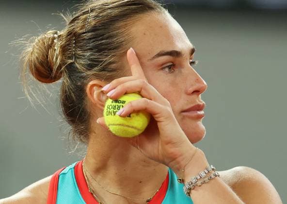 (250605) -- PARIS, June 5, 2025 -- Aryna Sabalenka reacts during the women s singles semifinal between Aryna Sabalenka of Belarus and Iga Swiatek of Poland at the French Open tennis tournament at Roland Garros, Paris, France, June 5, 2025. ) (SP)FRANCE-PARIS-TENNIS-FRENCH OPEN-WOMEN S SINGLES-SEMIFINALS GaoxJing 