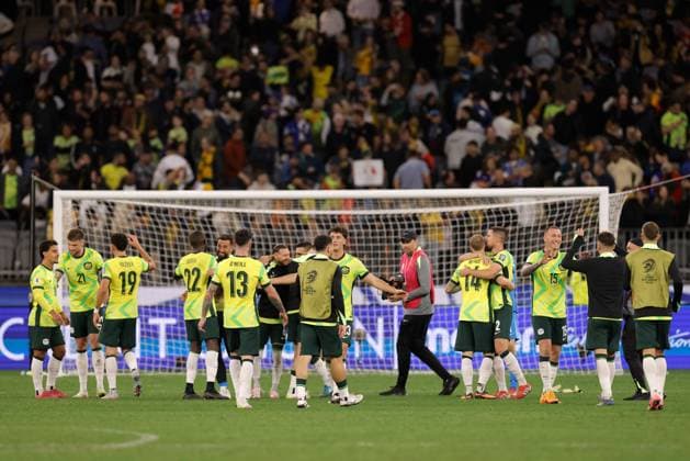 SOCCER AUSTRALIA JAPAN, Socceroos celebrate after winning the 2026 FIFA men s World Cup qualifier match between Australia Socceroos and Japan Samurai Blue at Optus Stadium in Perth, Thursday, June 5, 2025. ( NO ARCHIVING, EDITORIAL USE ONLY PERTH WESTERN AUSTRALIA AUSTRALIA  Copyright: xRICHARDxWAINWRIGHTx 20250606144832638659