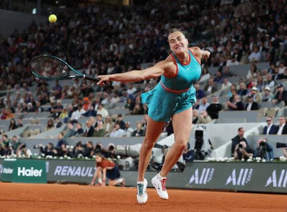 (250605) -- PARIS, June 5, 2025 -- Aryna Sabalenka returns a shot during the women s singles semifinal between Aryna Sabalenka of Belarus and Iga Swiatek of Poland at the French Open tennis tournament at Roland Garros, Paris, France, June 5, 2025. ) (SP)FRANCE-PARIS-TENNIS-FRENCH OPEN-WOMEN S SINGLES-SEMIFINAL GaoxJing 