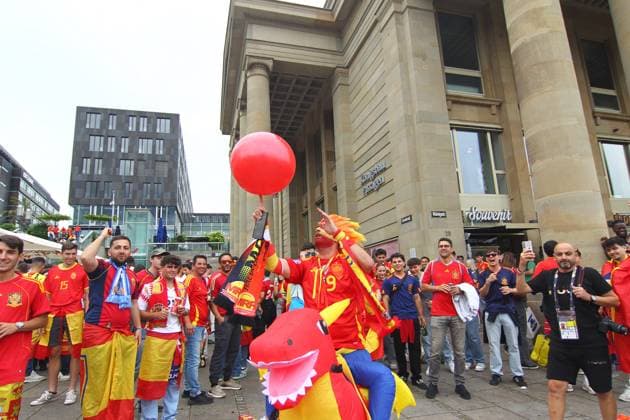 Fans in der Stadt vor dem Spiel Frankreich-Spanien , UEFA Nations League , Fußball , in Stuttgart , Baden-Württemberg , Deutschland . Juni 05, 2025 . Photo by: Davide Elias Ipa Photo Pressefoto DENL Copyright: xDavidexEliasx