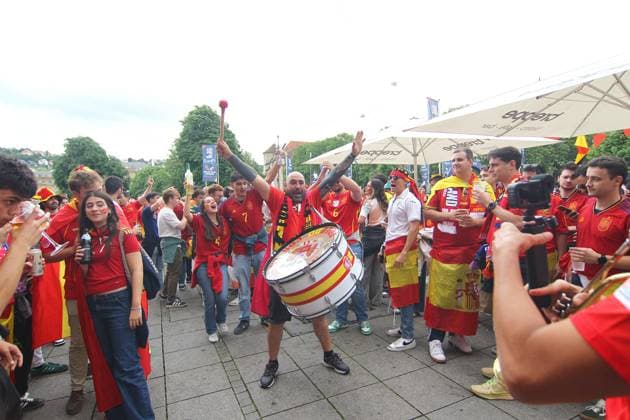 Fans in der Stadt vor dem Spiel Frankreich-Spanien , UEFA Nations League , Fußball , in Stuttgart , Baden-Württemberg , Deutschland . Juni 05, 2025 . Photo by: Davide Elias Ipa Photo Pressefoto DENL Copyright: xDavidexEliasx