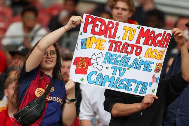 2025.06.05 xJFx UEFA Nations League 2024 25 Halbfinale Spanien - Frankreich v.l., Spanien Fans,Stimmung, Schals, Trikots, Emotionen, vor dem Spiel (UEFA REGULATIONS PROHIBIT ANY USE OF PHOTOGRAPHS as IMAGE SEQUENCES and or QUASI-VIDEO) Copyright: JoaquimxFerreira