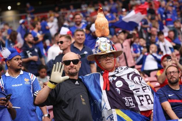 2025.06.05 xJFx UEFA Nations League 2024 25 Halbfinale Spanien - Frankreich v.l., Frankreich Fans,Stimmung, Schals, Trikots, Emotionens vor dem Spiel (UEFA REGULATIONS PROHIBIT ANY USE OF PHOTOGRAPHS as IMAGE SEQUENCES and or QUASI-VIDEO) Copyright: JoaquimxFerreira