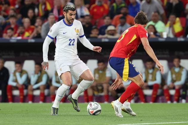 2025.06.05 xJFx UEFA Nations League 2024 25 Halbfinale Spanien - Frankreich v.l., Theo Hernandez (Frankreich), Robin Le Normand (Spanien), in aktion, in action, (UEFA REGULATIONS PROHIBIT ANY USE OF PHOTOGRAPHS as IMAGE SEQUENCES and or QUASI-VIDEO) Copyright: JoaquimxFerreira