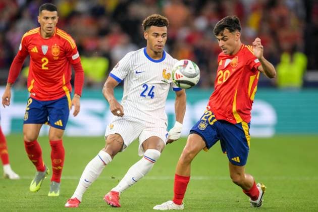 Fußball, Nations League, 20250605, Spanien - Frankreich. Im Bild v.l. Desire DOUE (Frankreich, 24), PEDRI (Spanien, 20). Stuttgart Stuttgart Arena Baden Württemberg Deutschland Copyright: Passion2Press MarkusxFischerx