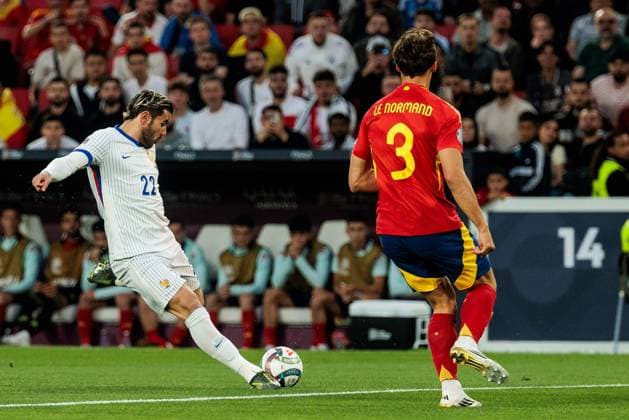 UEFA Nations League Finals: Spanien - Frankreich; 05.06.2025 Theo Hernandez (Frankreich, 22) am Ball UEFA Nations League Finals: Halbfinale Spanien - Frankreich; Stuttgart, Arena Stuttgart am 05.06.2025 Copyright: xBEAUTIFULxSPORTS Wunderlx