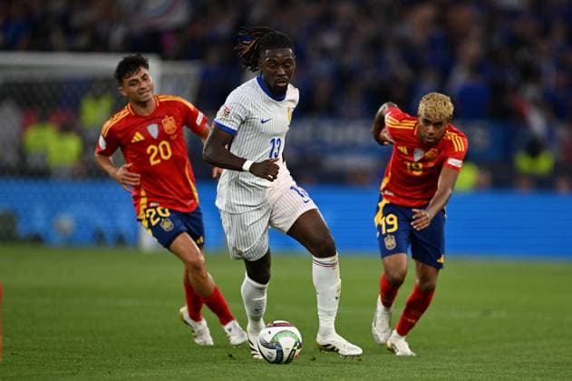 UEFA Nations League Semi-Final: Spain v France STUTTGART, GERMANY - JUNE 05: Lamine Yamal (19) and Pedri (20) of Spain in action against Manu Kone (13) of France during the UEFA Nations League 2025 semi-final match between Spain and France at the MHP Arena Stadium on June 5, 2025, Stuttgart, Germany. Halil Sagirkaya Anadolu Stuttgart Germany. Editorial use only. Please get in touch for any other usage.  Copyright: x2025xAnadoluxHalilxSagirkayax