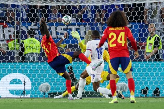 UEFA Nations League Finals 2025 Germany Halbfinale Spanien - Frankreich am 05.06.2025 in der Arena Stuttgart in Stuttgart Tor zum 1:0 durch Nico Williams ( Spanien )