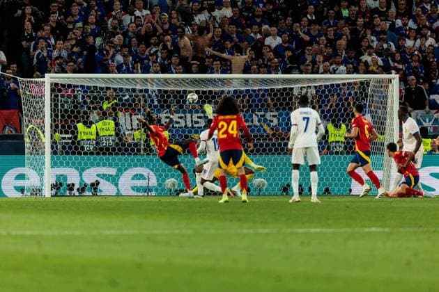 UEFA Nations League Finals: Spanien - Frankreich; 05.06.2025 Nico Williams (Spanien, 11) schiesst das 1:0 UEFA Nations League Finals: Halbfinale Spanien - Frankreich; Stuttgart, Arena Stuttgart am 05.06.2025 Copyright: xBEAUTIFULxSPORTS Wunderlx