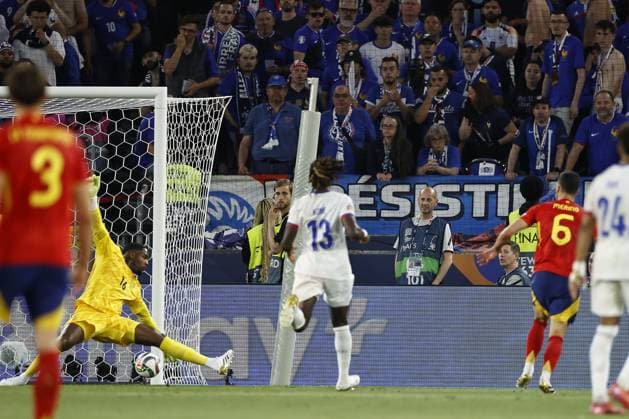 STUTTGART - (l-r) France goalkeeper Brice Samba, Manu Kone of France, Mikel Merino of Spain of Spain score 2-0 during the UEFA Nations League semifinal match Spain v. France at the Stuttgart Arena on June 5, 2025 in Stuttgart, Germany. ANP Hollandse Hoogte MAURICE VAN STEEN UEFA Nations League 2025 Semi-final 2024 25 xVIxANPxSportx xMauricexvanxSteenxIVx 529376941 originalFilename: 529376941.jpg