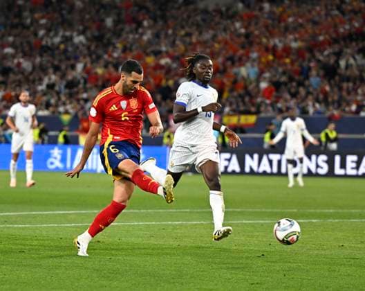 05.06.2025, Fussball UEFA Nations League 2024 25, Halbfinale, Spanien - Frankreich, in der MHP-Arena Stuttgart, Mikel Merino (Spanien) zieht ab zum 2:0