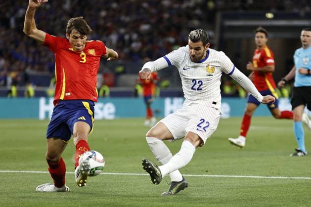 STUTTGART - (l-r) Robin Le Normand of Spain, Theo Hernandez of France during the UEFA Nations League semifinal match Spain v. France at the Stuttgart Arena on June 5, 2025 in Stuttgart, Germany. ANP Hollandse Hoogte MAURICE VAN STEEN UEFA Nations League 2025 Semi-final 2024 25 xVIxANPxSportx xMauricexvanxSteenxIVx 529377386 originalFilename: 529377386.jpg