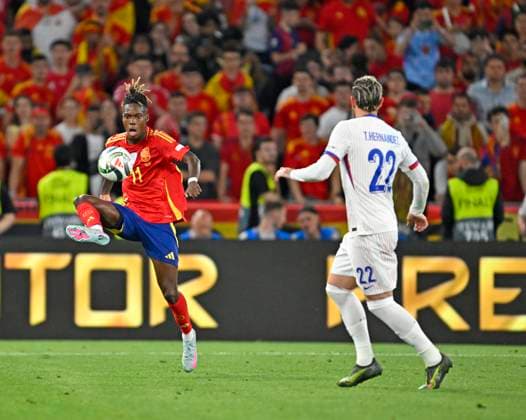 05.06.2025, Fussball UEFA Nations League 2024 25, Halbfinale, Spanien - Frankreich, in der MHP-Arena Stuttgart, v.l. Nico Williams (Spanien) und Theo Hernandez (Frankreich)