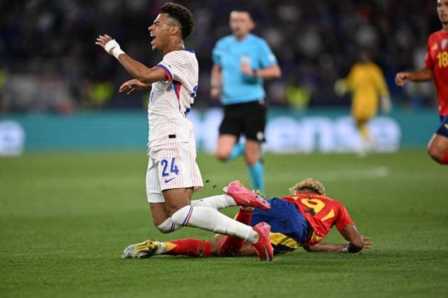 UEFA Nations League Semi-Final: Spain v France STUTTGART, GERMANY - JUNE 05: Lamine Yamal (19) of Spain in action against Desire Doue (24) of France during the UEFA Nations League 2025 semi-final match between Spain and France at the MHP Arena Stadium on June 5, 2025, Stuttgart, Germany. Halil Sagirkaya Anadolu Stuttgart Germany. Editorial use only. Please get in touch for any other usage.  Copyright: x2025xAnadoluxHalilxSagirkayax