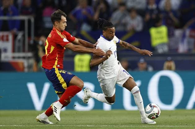 STUTTGART - (l-r) Martin Zubimendi of Spain, Michael Olise of France during the UEFA Nations League semifinal match Spain v. France at the Stuttgart Arena on June 5, 2025 in Stuttgart, Germany. ANP Hollandse Hoogte MAURICE VAN STEEN UEFA Nations League 2025 Semi-final 2024 25 xVIxANPxSportx xMauricexvanxSteenxIVx 529377634 originalFilename: 529377634.jpg