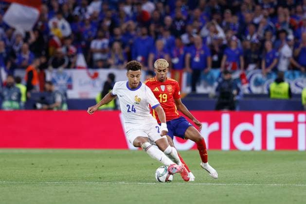 June 5, 2025, Stuttgart, Stuttgart, Germany: Desire Doue of France and Lamine Yamal of Spain in action during the UEFA Nations League Semi Final match between Spain and France at Stuttgart Arena on June 5, 2025, in Stuttgart, Germany. Stuttgart Germany - ZUMAa181 20250605_zaa_a181_123 Copyright: xDennisxAgyemanx