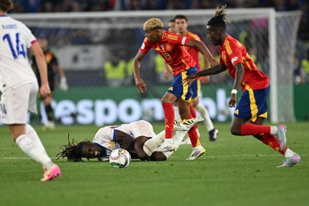 UEFA Nations League Semi-Final: Spain v France STUTTGART, GERMANY - JUNE 05: Lamine Yamal (19) of Spain in action against Manu Koné (13) of France during the UEFA Nations League 2025 semi-final match between Spain and France at the MHP Arena Stadium on June 5, 2025, Stuttgart, Germany. Halil Sagirkaya Anadolu Stuttgart Germany. Editorial use only. Please get in touch for any other usage.  Copyright: x2025xAnadoluxHalilxSagirkayax