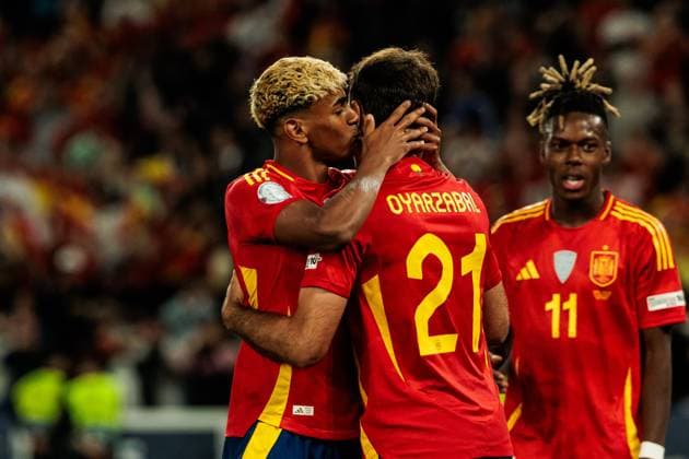 UEFA Nations League Finals: Spanien - Frankreich; 05.06.2025 Jubel zum 3:0 nach Elfmeter durch Lamine Yamal (Spanien, 19) Mikel Oyarzabal (Spanien, 21) UEFA Nations League Finals: Halbfinale Spanien - Frankreich; Stuttgart, Arena Stuttgart am 05.06.2025 Copyright: xBEAUTIFULxSPORTS Wunderlx