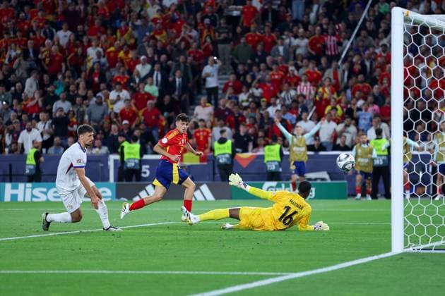 UEFA Nations League Finals 2025 Germany Halbfinale Spanien - Frankreich am 05.06.2025 in der Arena Stuttgart in Stuttgart Tor zum 4:0 durch Pedri ( Spanien )