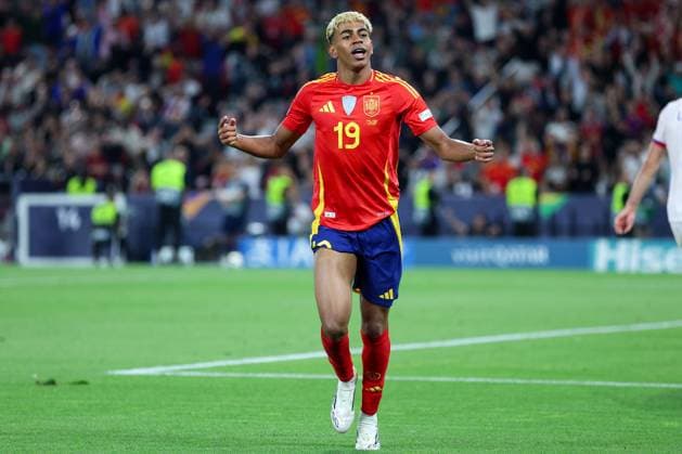 UEFA Nations League Finals 2025 Germany Halbfinale Spanien - Frankreich am 05.06.2025 in der Arena Stuttgart in Stuttgart Torjubel Jubel zum 5:1 durch Lamine Yamal ( Spanien )
