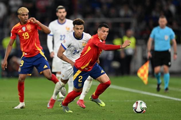 UEFA Nations League Semi-Final: Spain v France STUTTGART, GERMANY - JUNE 05: Pedro Porro (2) of Spain in action against Désiré Doué (24) of France during the UEFA Nations League 2025 semi-final match between Spain and France at the MHP Arena Stadium on June 5, 2025, Stuttgart, Germany. Halil Sagirkaya Anadolu Stuttgart Germany. Editorial use only. Please get in touch for any other usage.  Copyright: x2025xAnadoluxHalilxSagirkayax